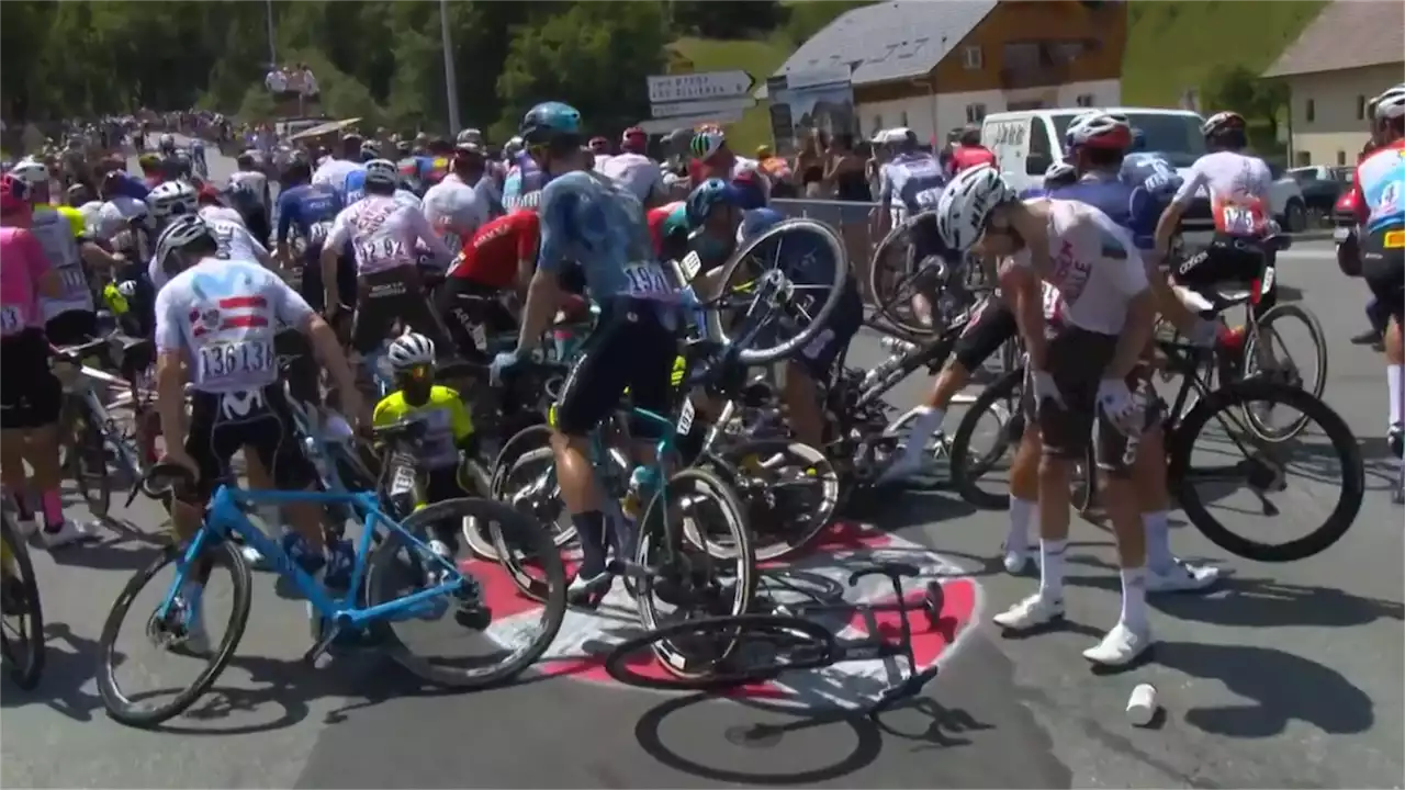 Tour de France: Zuschauer bringt Kuss zu Fall und löst Massensturz aus - Jens Voigt reagiert mit flammendem Appell