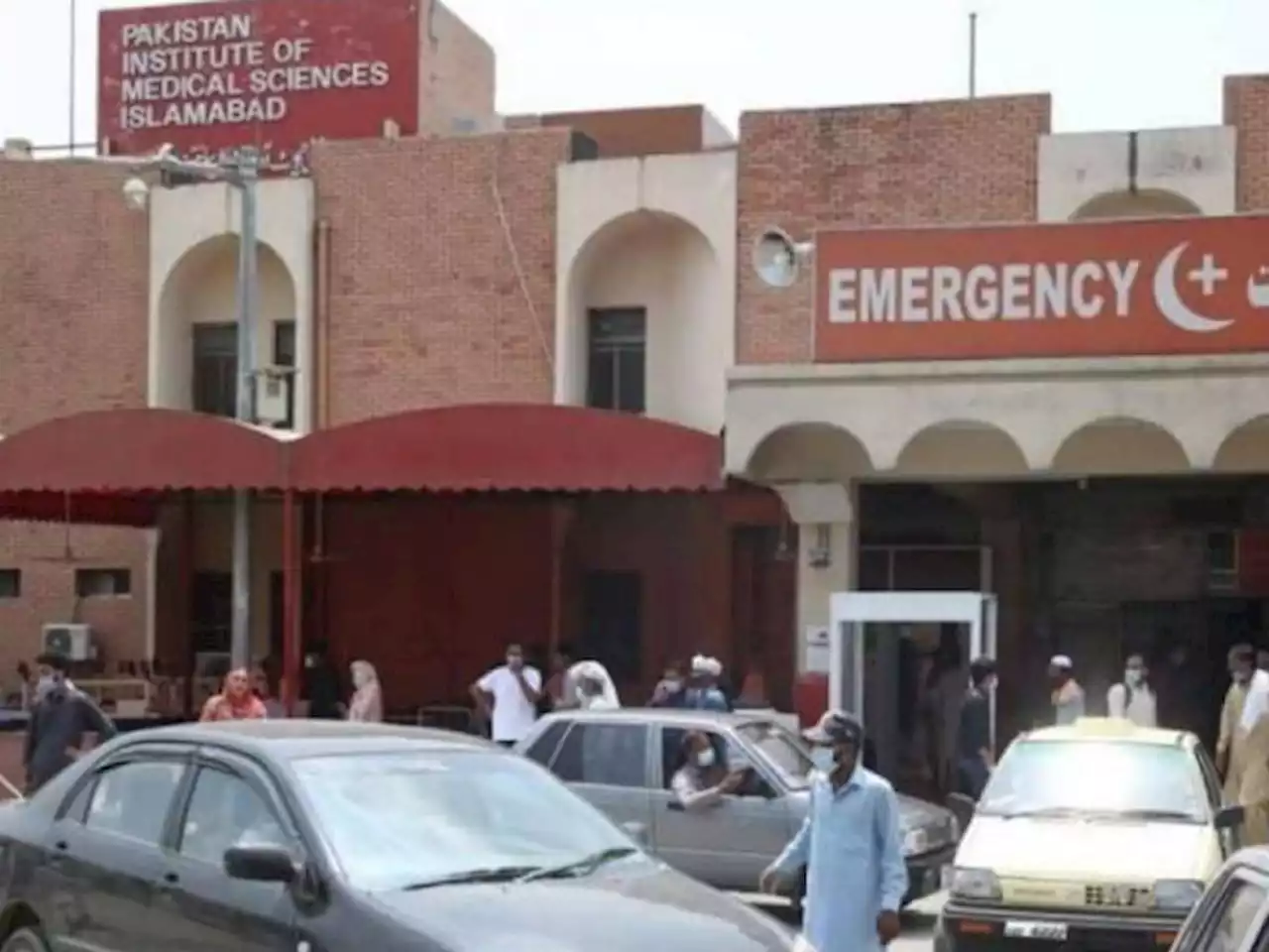 پمزاسپتال میں پیدائش کے بعد نومولود کو چھوڑ کر جانے والا جوڑا گرفتار - ایکسپریس اردو