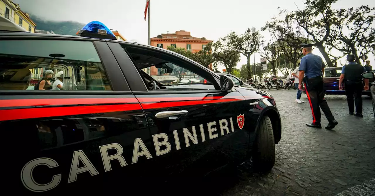 Rivenuto in provincia di Napoli un cadavere carbonizzato all'interno di un'auto: 'Non si esclude alcuna ipotesi' - Il Fatto Quotidiano