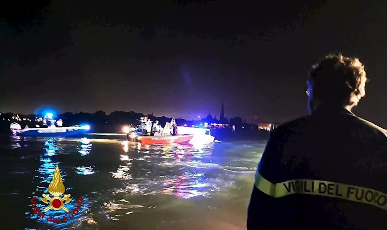 Venezia, 28enne sbalza dalla barca e muore annegato durante la Festa del redentore - Il Fatto Quotidiano