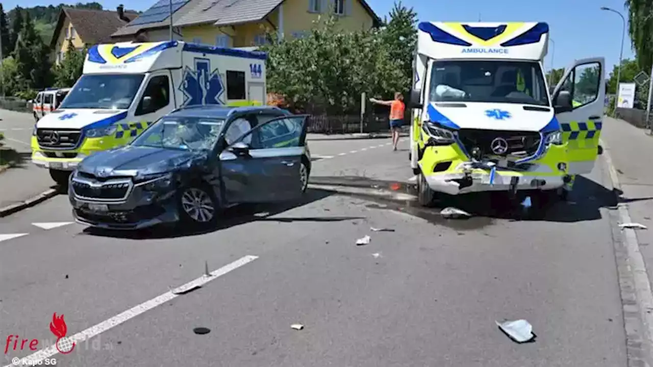 Schweiz: Pkw kollidiert in Rheineck mit auf Einsatzfahrt befindlichem Rettungsfahrzeug