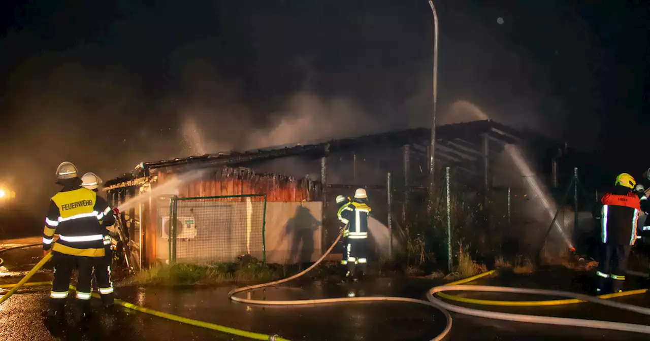 Großaufgebot der Feuerwehr bei Scheunenbrand in Ruhmannsfelden