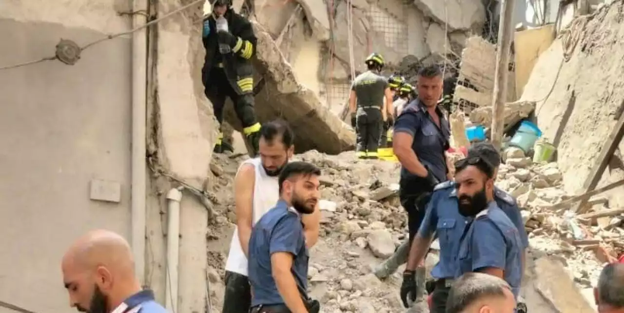 Il crollo di un palazzo a Torre del Greco - Il Post