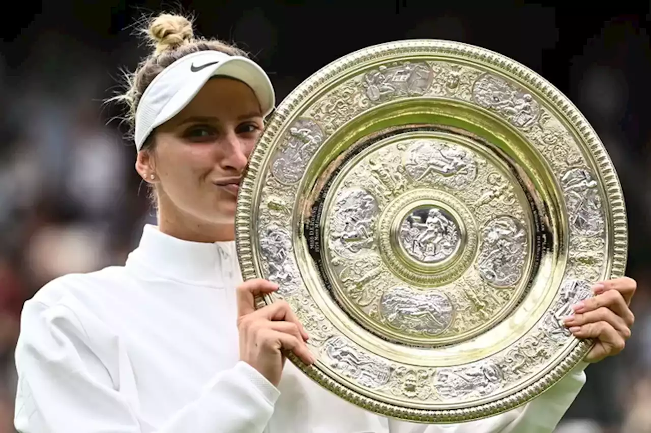 Marketa Vondrousova Mencatat Sejarah dengan Menjuarai Wimbledon - Jawa Pos