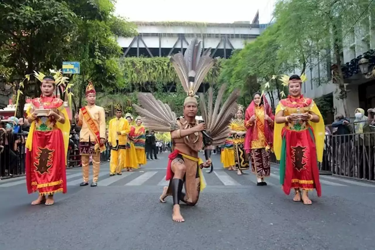 Surabaya Cross Culture International Folk Art Festival 2023 Satukan Budaya 8 Negara dan 9 Daerah di Indonesia - Jawa Pos