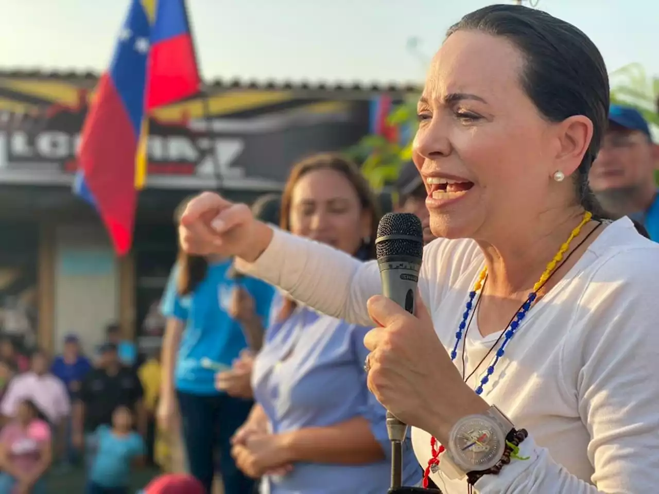 Opositora venezuelana diz que pessoas ligadas a Maduro tentaram agredi-la durante campanha