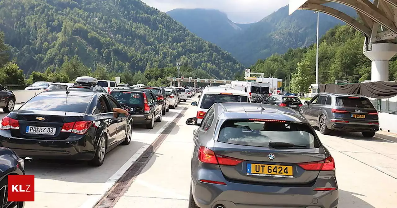 Urlauber unterwegs: Es staut sich wieder auf den Autobahnen Richtung Süden