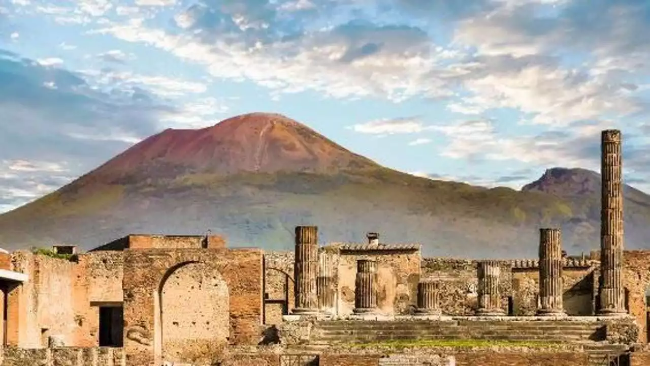 Partito il primo treno Roma-Pompei: 110 minuti per arrivare al parco archeologico - La Stampa