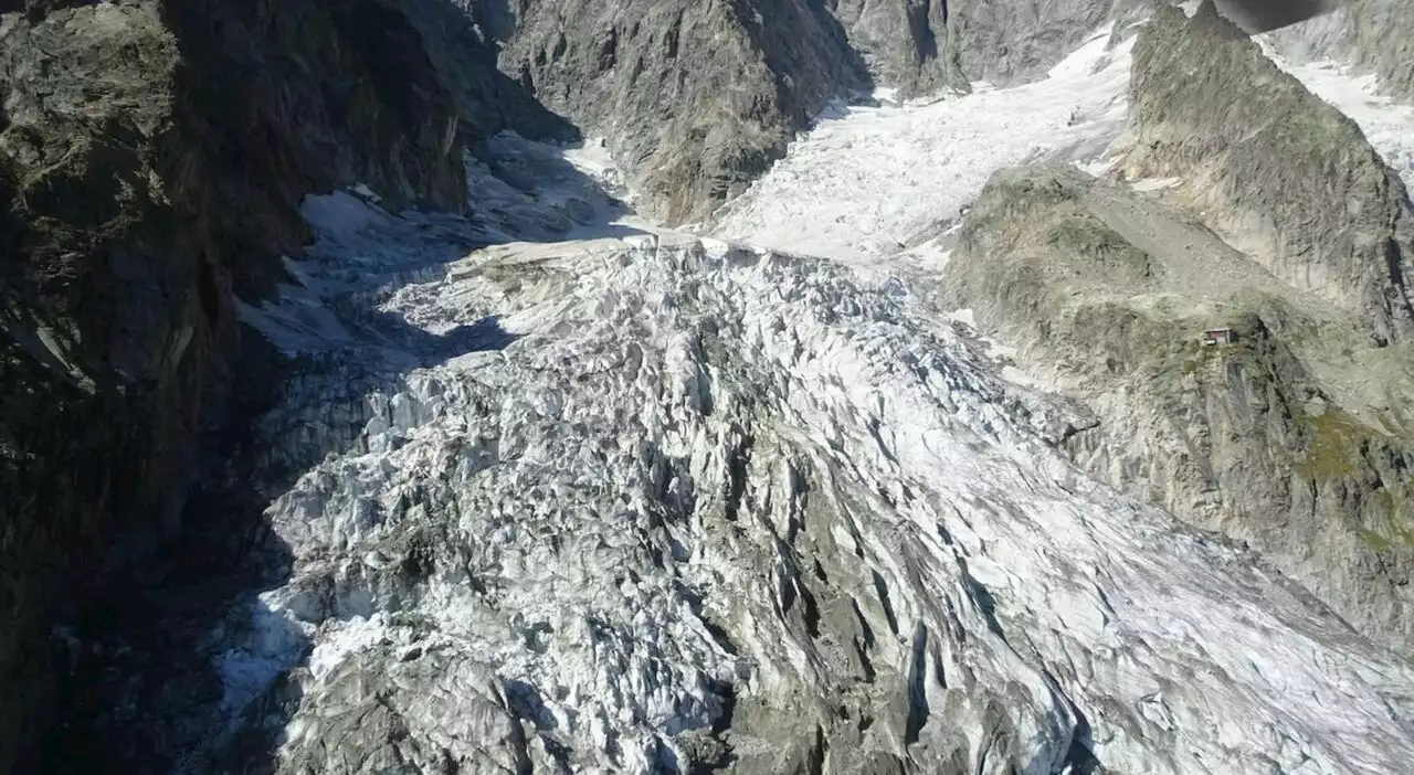 Incidente sul Monte Bianco, recuperato vivo un alpinista: disperso il compagno. «Forse è morto»