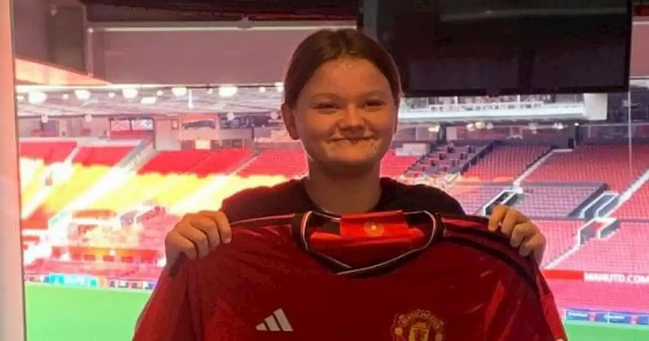 Rising footy star offered Manchester United chance after five broken fingers