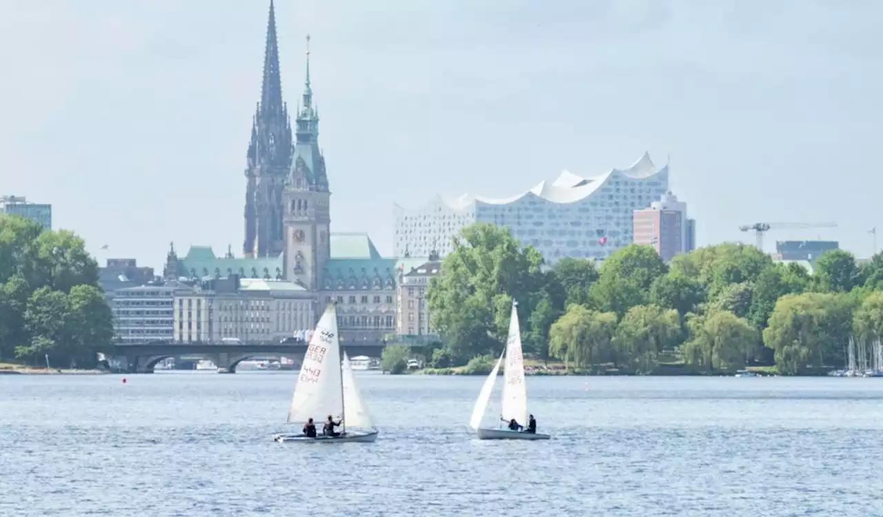 Polizei im Einsatz: Mehrere Segler auf Alster gekentert