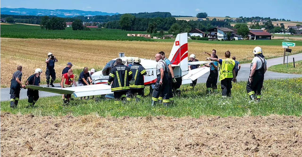 Laakirchen: Flugzeug schoss über Landebahn hinaus