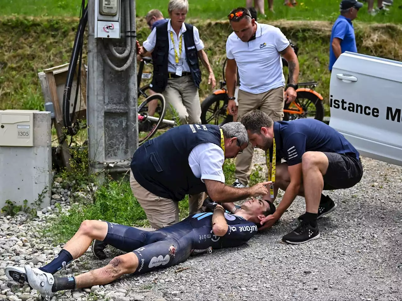 Mass crash on Tour de France briefly halts Stage 14; Pogacar, Vingegaard escape unscathed