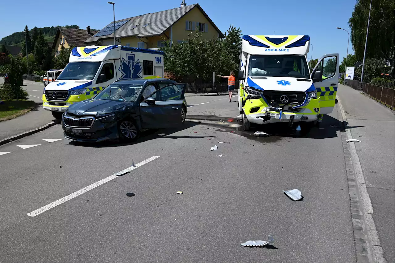 Rheineck SG: Unfall zwischen Auto und Rettungswagen – eine Person verletzt