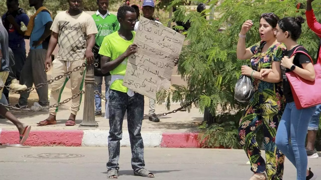 Tunisie: le Croissant rouge inquiet face à la situation des migrants ramenés de la frontière