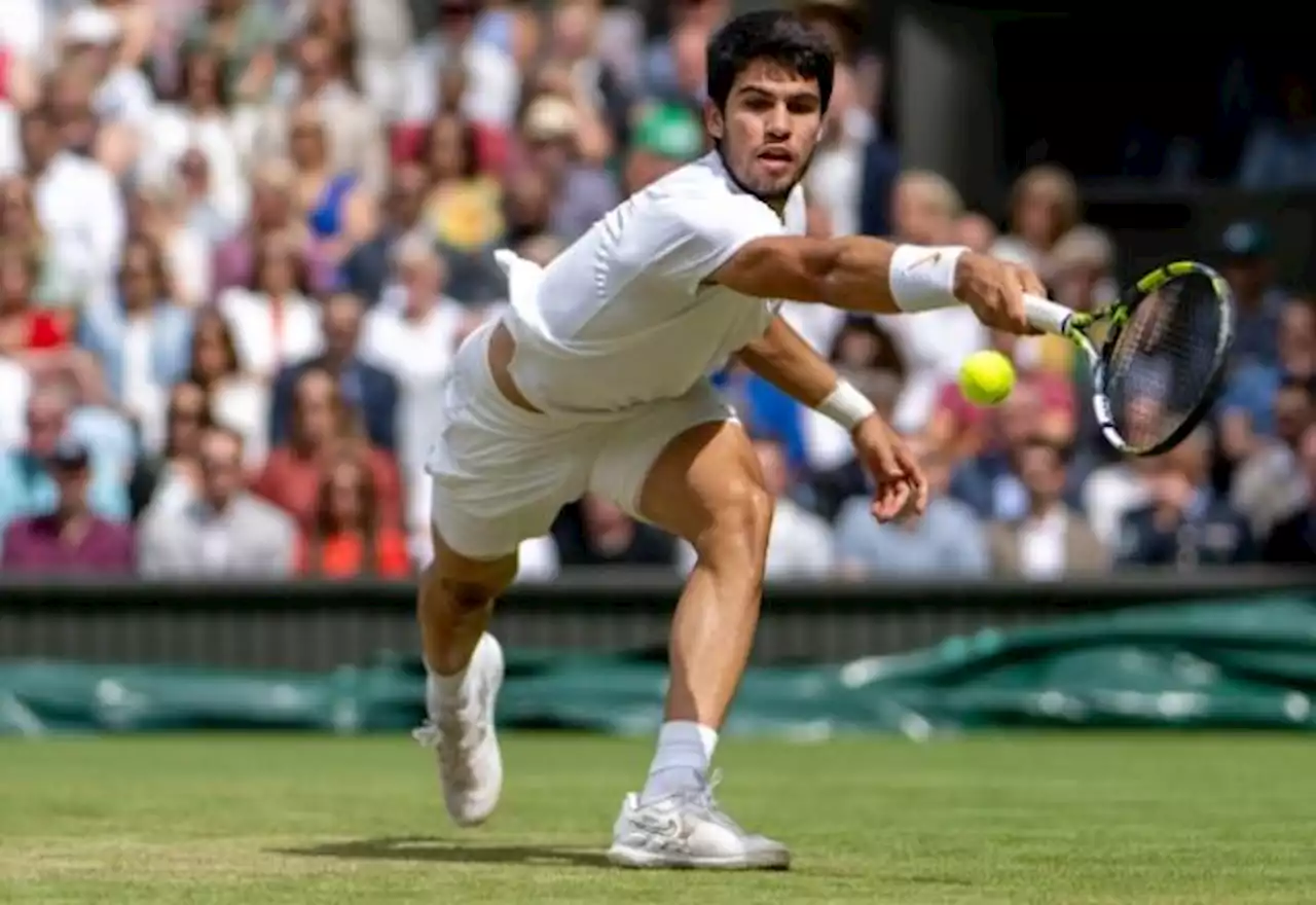 Alcaraz faz história e ganha Wimbledon, torneio mais antigo do tênis - SBT News