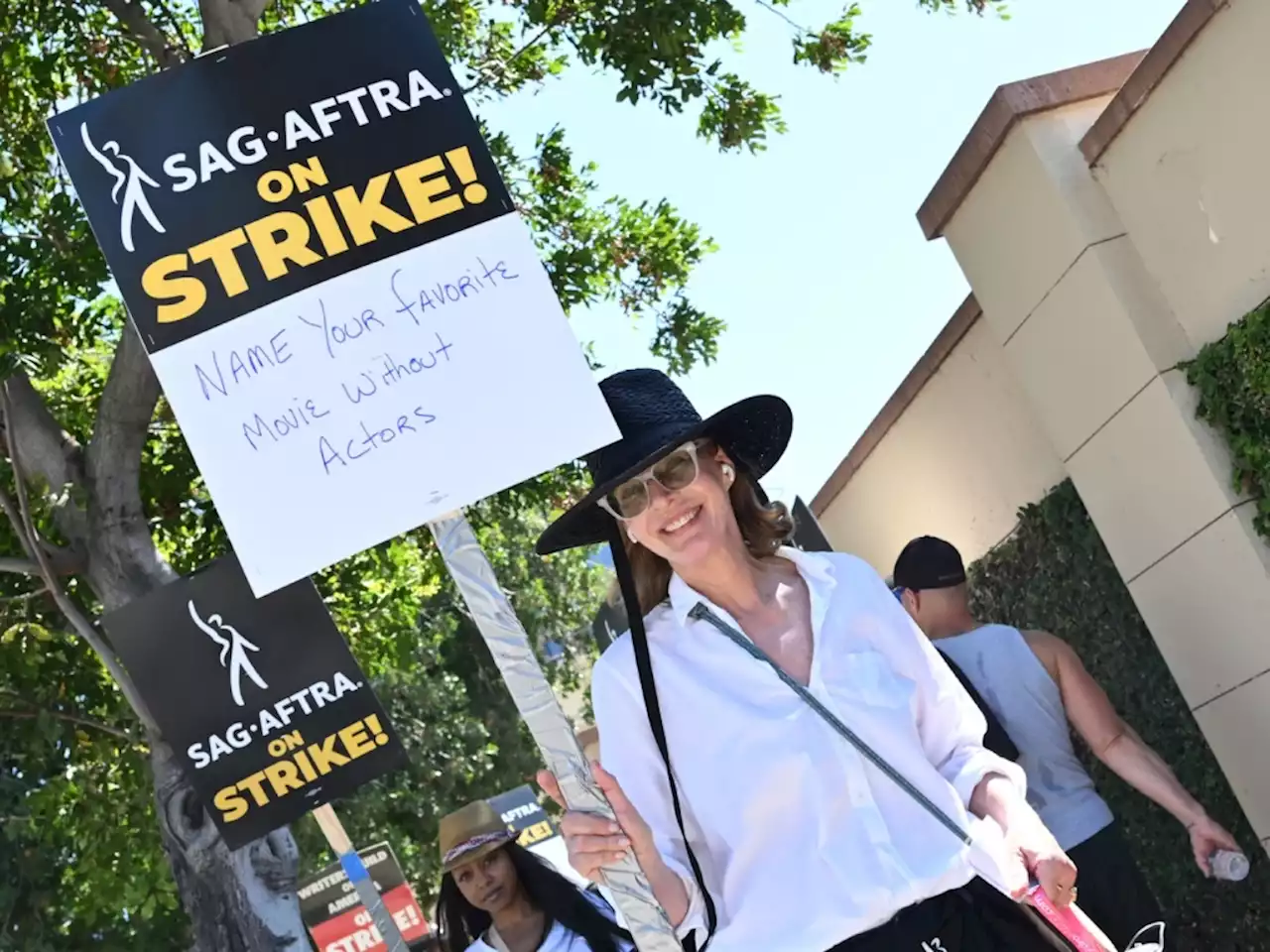 Allison Janney, Jason Sudeikis, & More Celebrities at the SAG-AFTRA & WGA Strikes