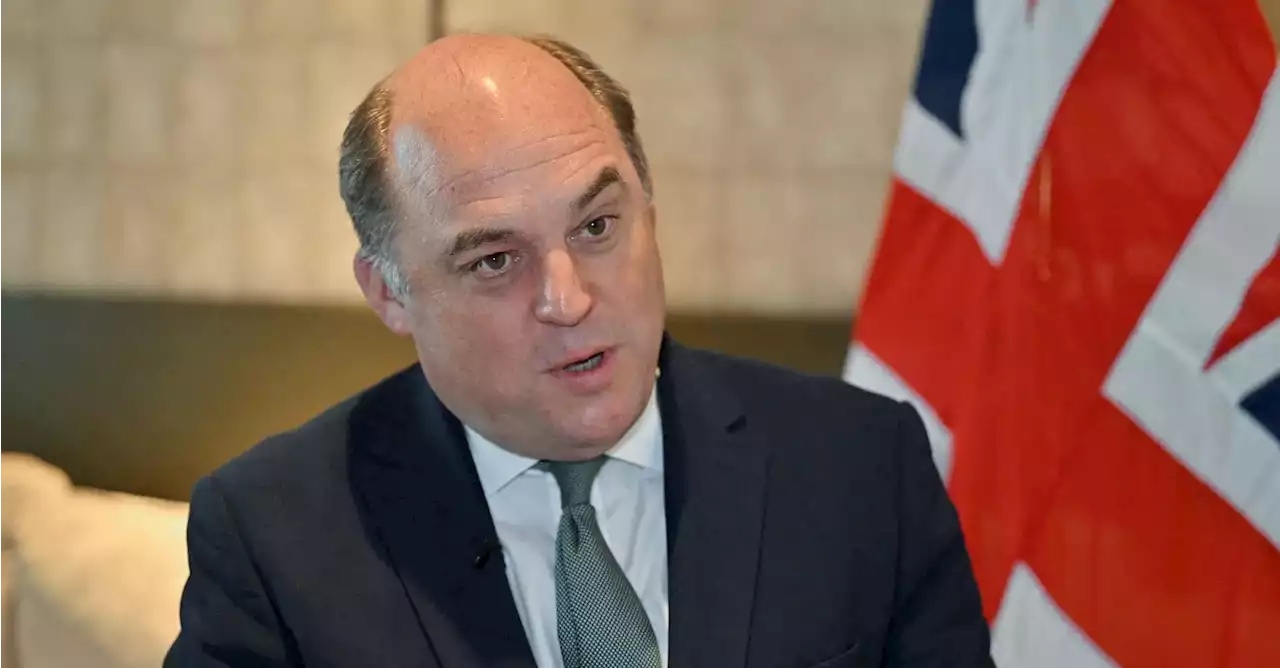 Ministro britânico da Defesa sai do Governo em setembro