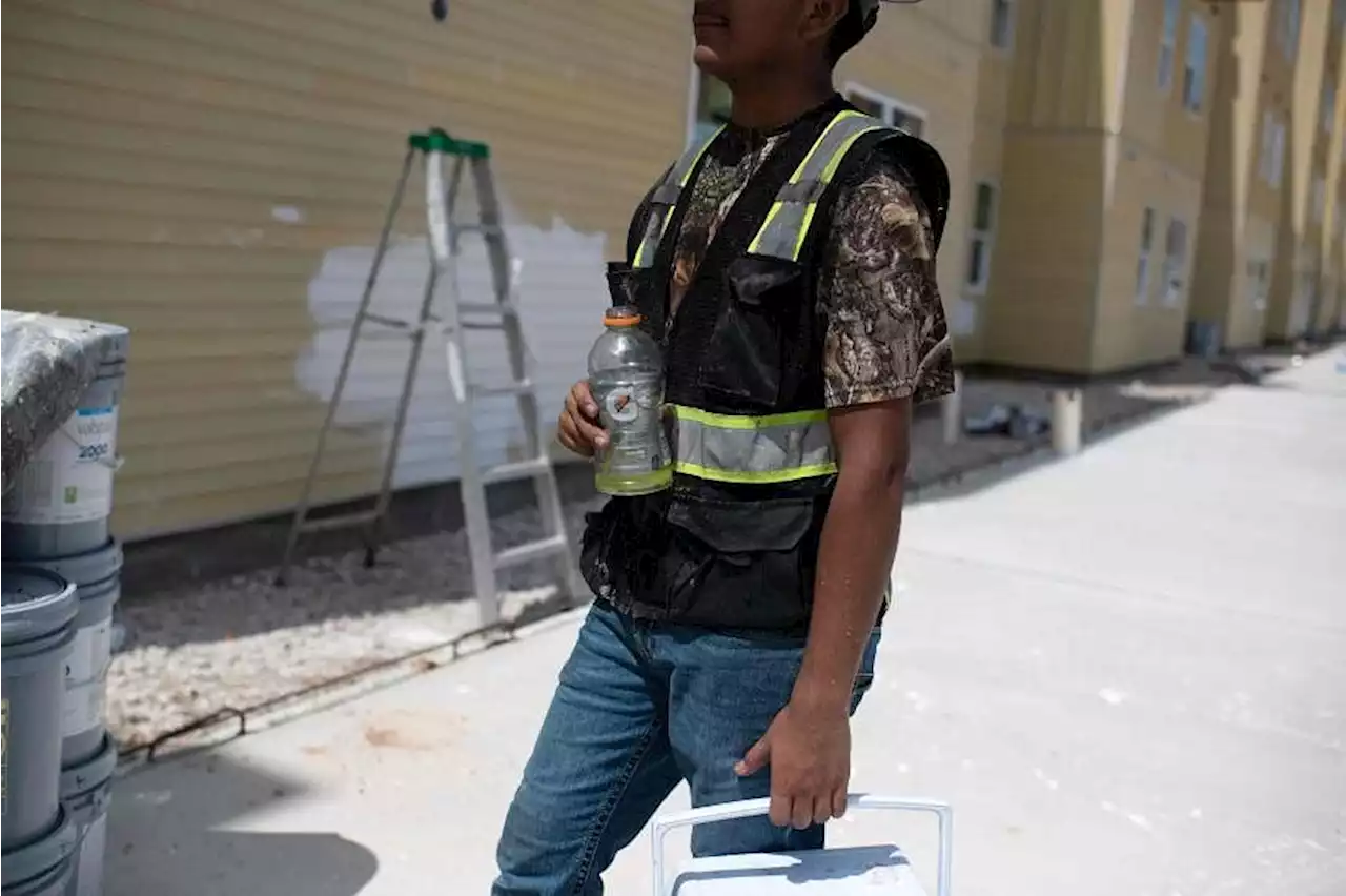 Building workers in torrid Texas say water-break ban is 'a law that kills'