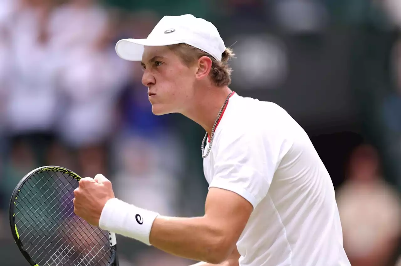 Henry Searle wins Wimbledon boys' title to end 61-year wait for British triumph