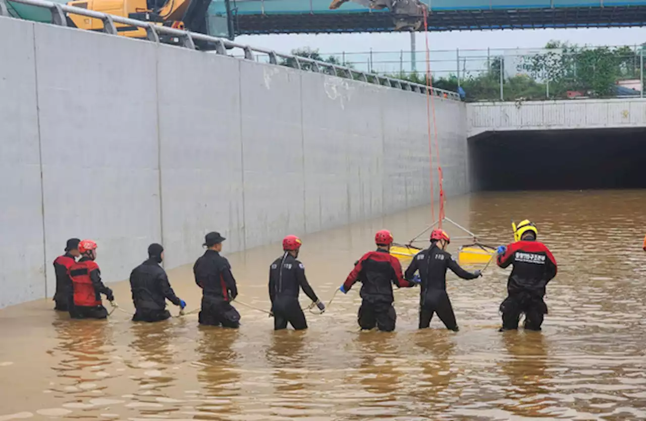 33 people dead and 10 missing as heavy rain causes landslides and floods in South Korea