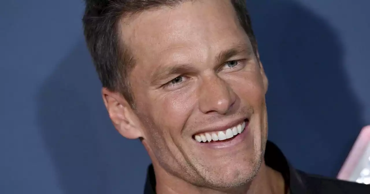 Tom Brady shows off daughter Vivian’s football catching skills in the pool