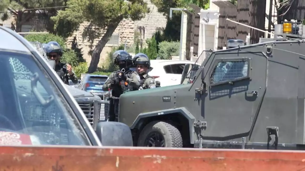 الاحتلال يصيب عشرات الفلسطينيين ويعتقل 3 بعد محاصرته مسجداً في بيت لحم