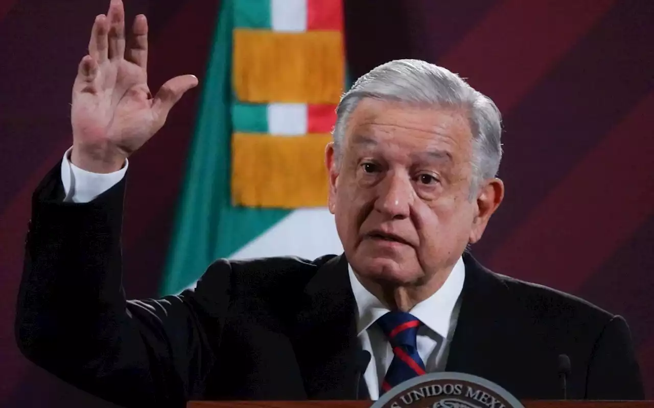 Publicidad vulgar muro flotante en Río Bravo contra migrantes: AMLO