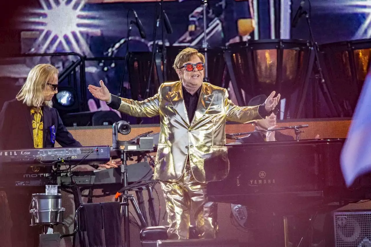 Elton John sagt zugunsten von Kevin Spacey aus