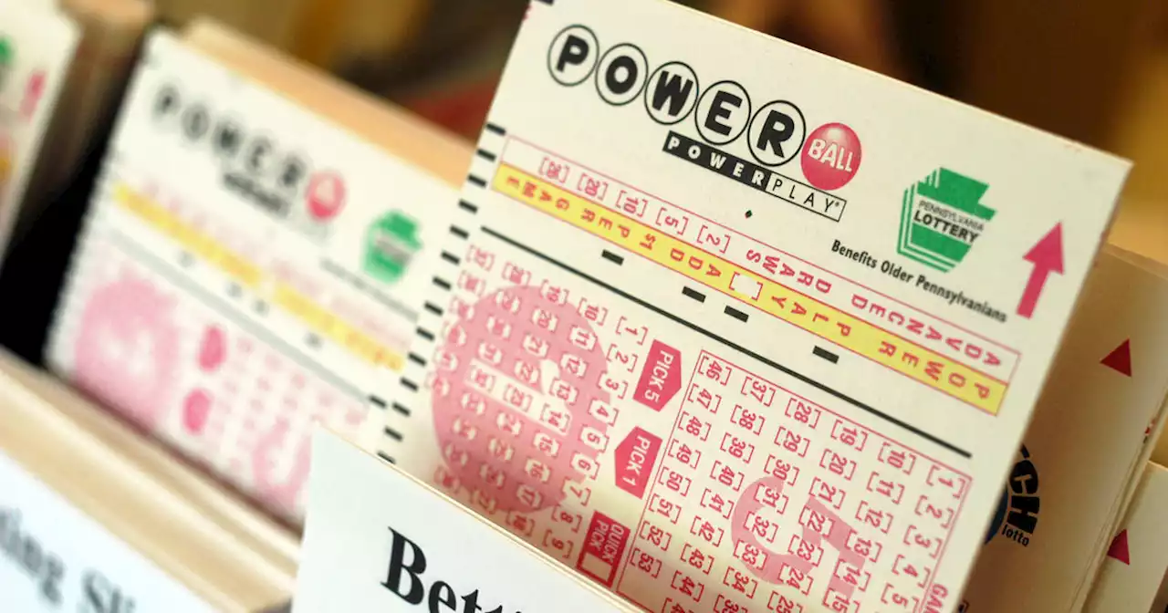 Powerball jackpot climbs to $900 million after another drawing with no winners