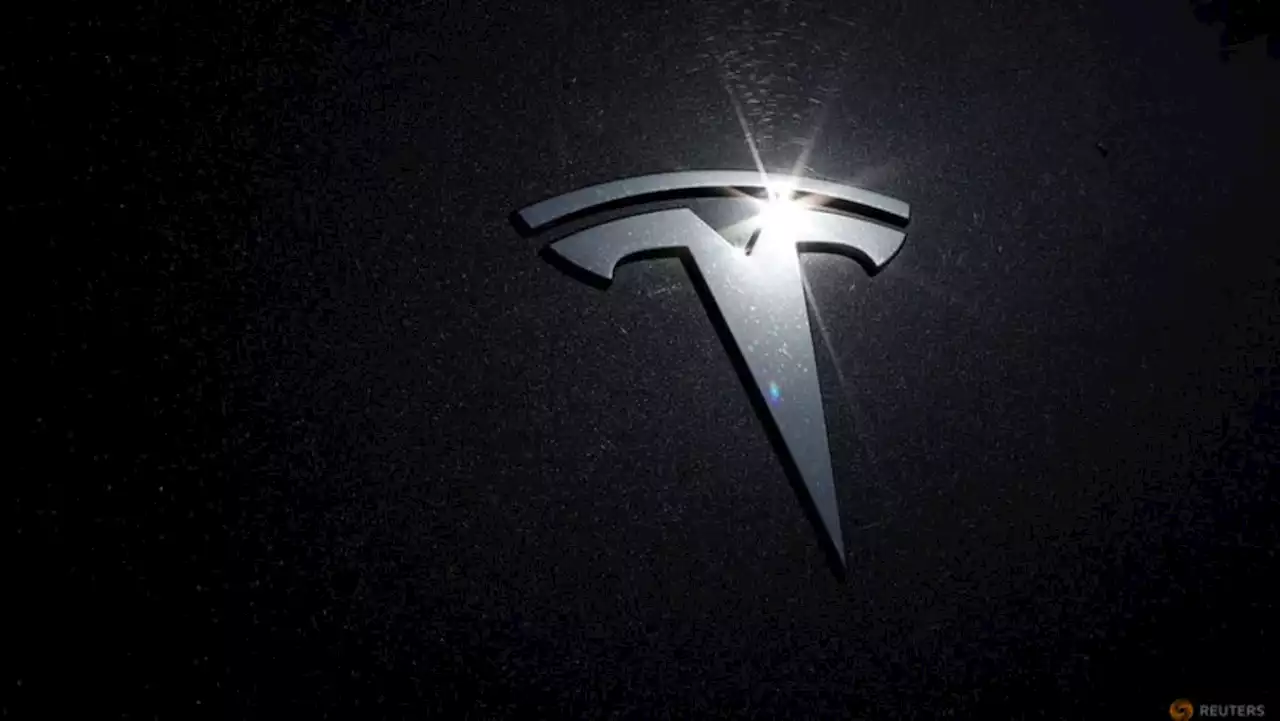 Tesla directors pay $735 million to settle lawsuit over excess compensation