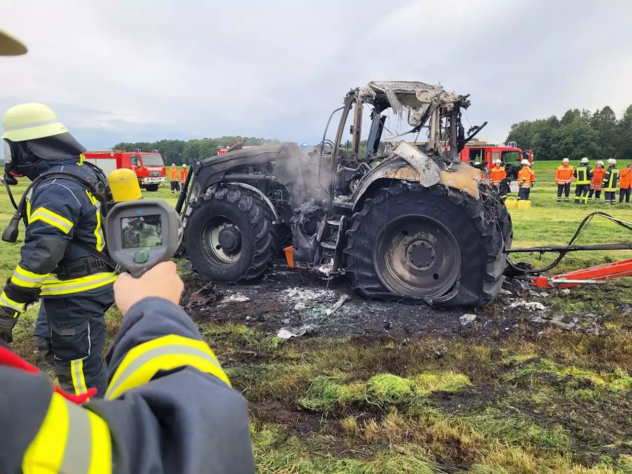 Traktor in Vollbrand