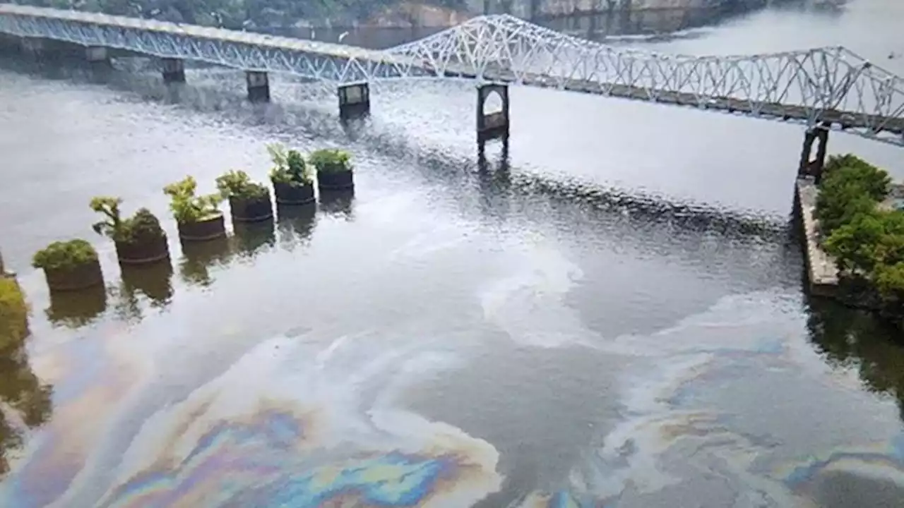 Sinking tugboat releases thousands of gallons of diesel into the Tennessee River in Alabama, prompting calls for swimmers to get out of the water, police say | CNN