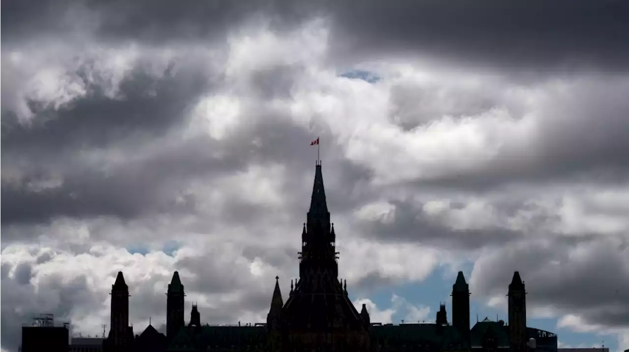 Chance of showers, risk of a thunderstorm in Ottawa on Monday