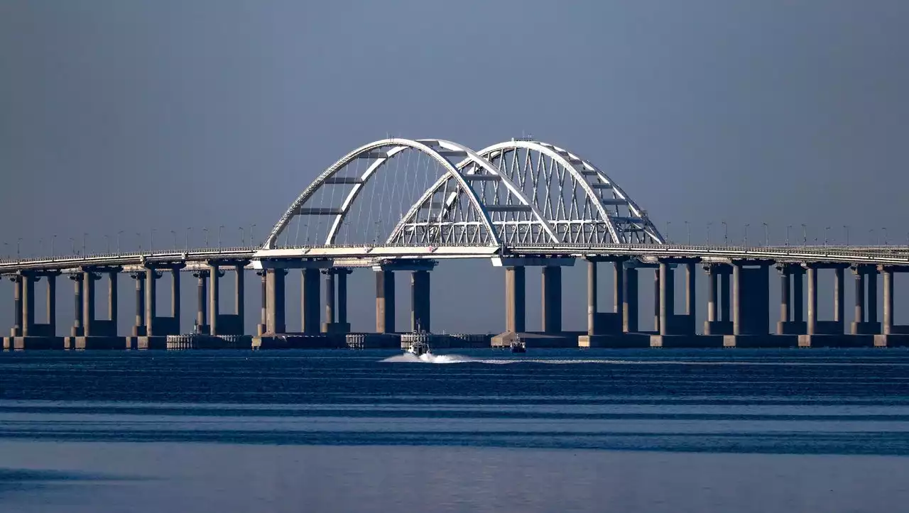 Ukrainekrieg: »Notfall« auf Krimbrücke - Berichte über Explosionen und Tote