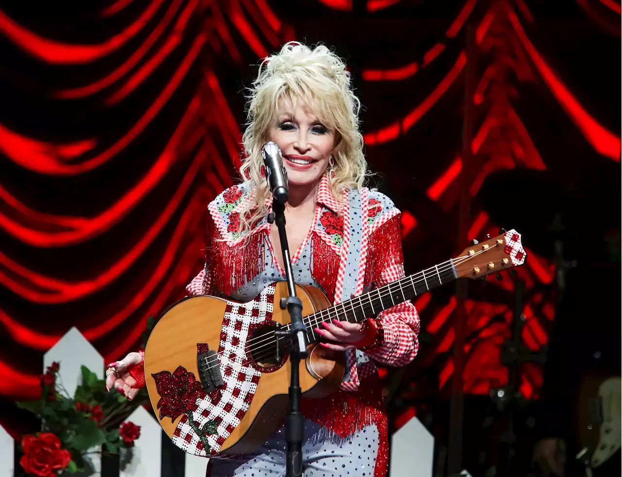 Dolly Parton Spills On Her Hopes To 'Drop Dead' Onstage Before Retiring From Music