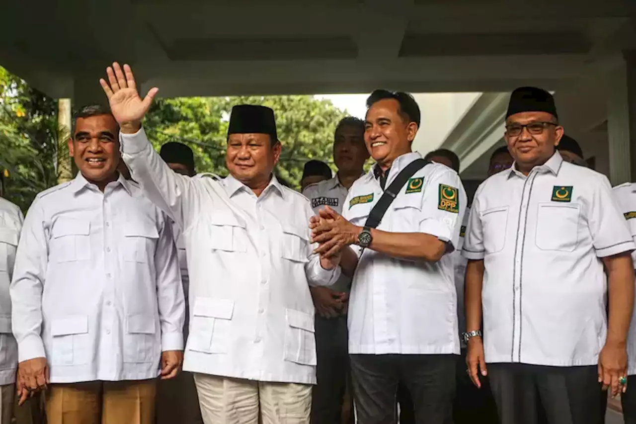 Tanggapi Kemesraan Jokowi dan Prabowo, Yusril: Presiden Bukan Hanya Milik Satu Partai - Jawa Pos