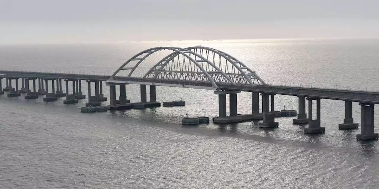 L’Ukraine frappe le stratégique pont de Crimée