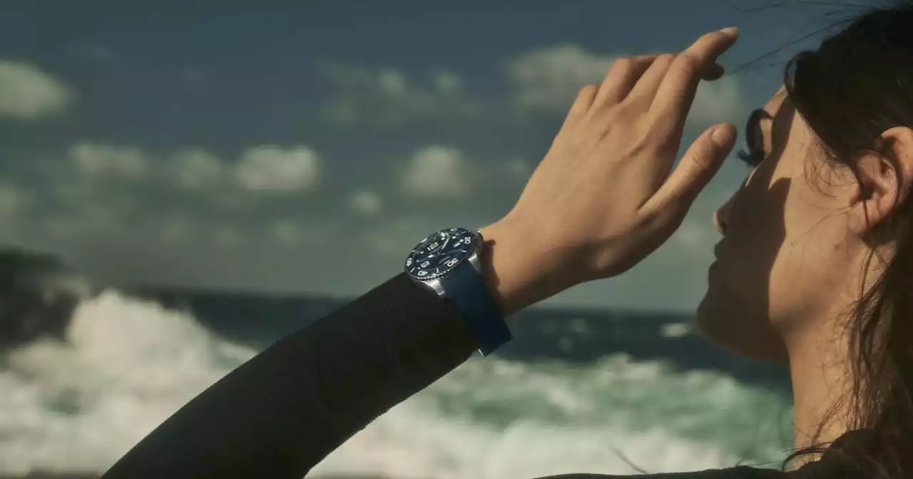 Couleurs flashy, bracelet en caoutchouc, résistance sous-marine : 16 montres à porter cet été