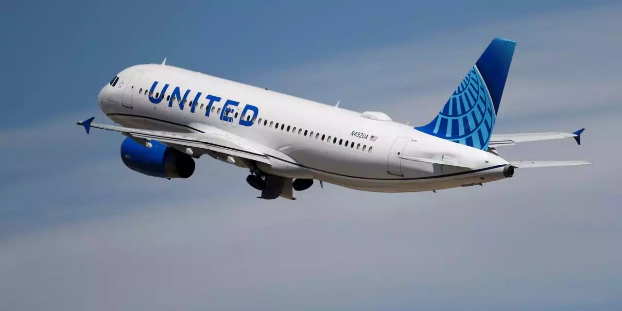 United Airlines agrees to give union pilots up to 40% pay raises