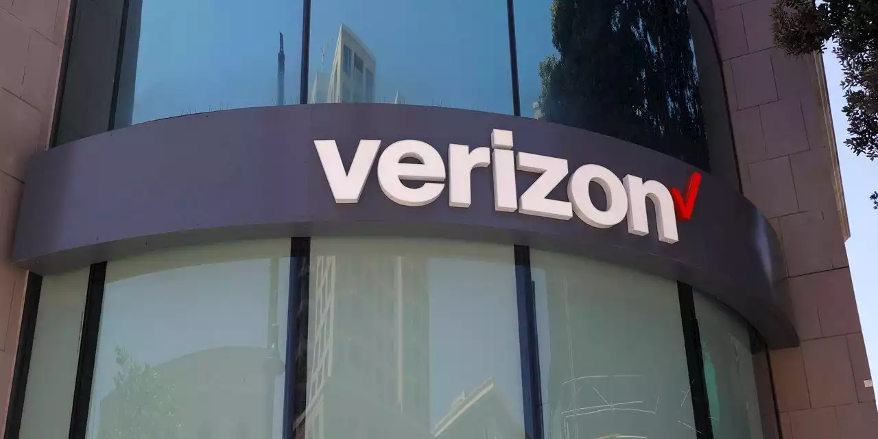 Verizon’s lead ‘overhang’ may limit dividend increases, analyst says in downgrade