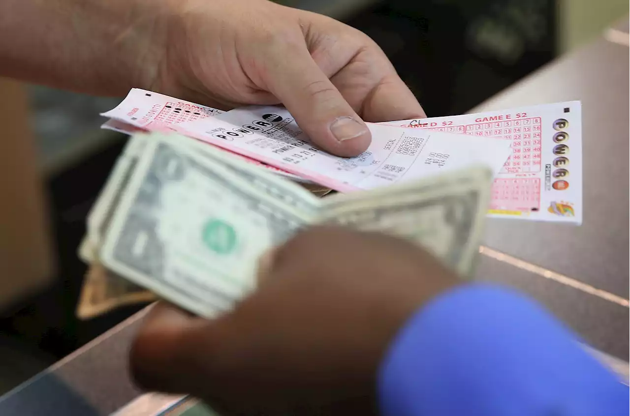 After no jackpot winners, Powerball grows to $900M ahead of next drawing