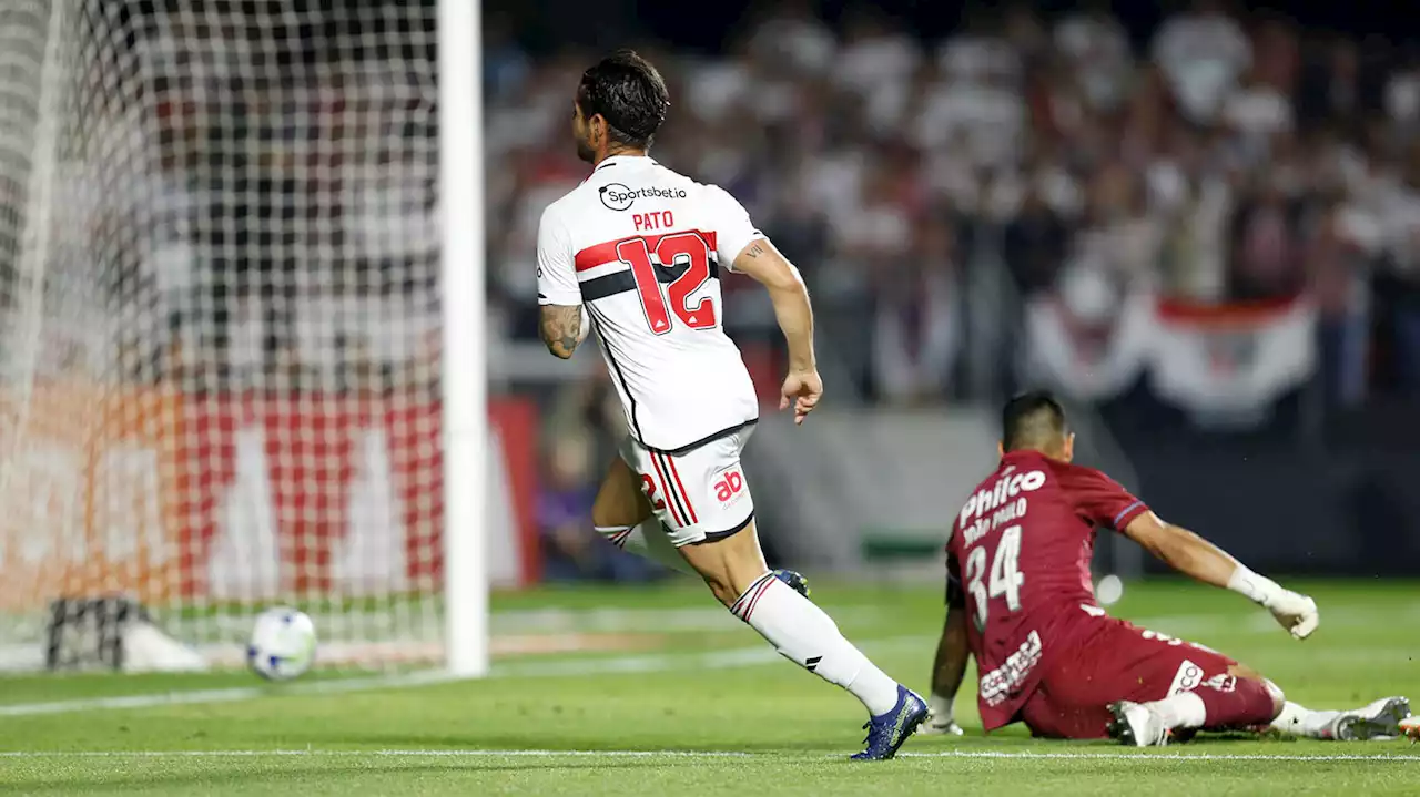 São Paulo goleia Santos com dois de Calleri e primeiro gol de Pato no retorno ao Morumbi