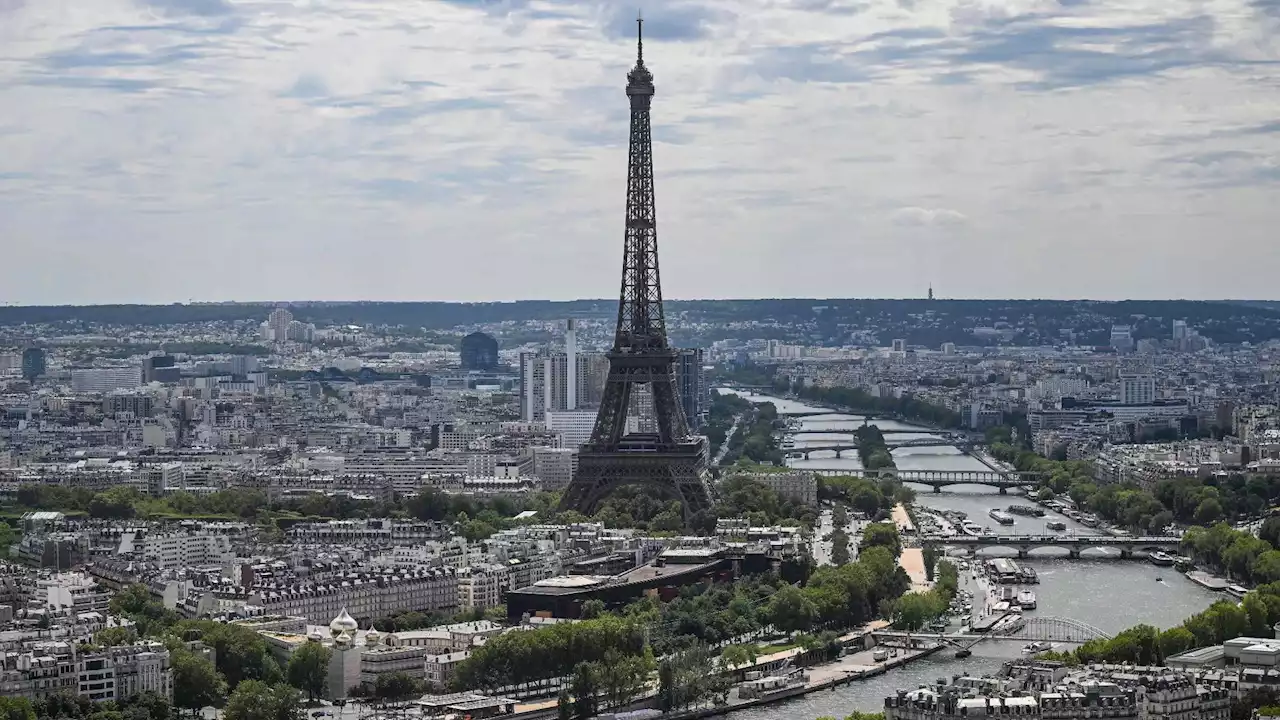 Una exposición inmersiva en París desvela los secretos de la Torre Eiffel