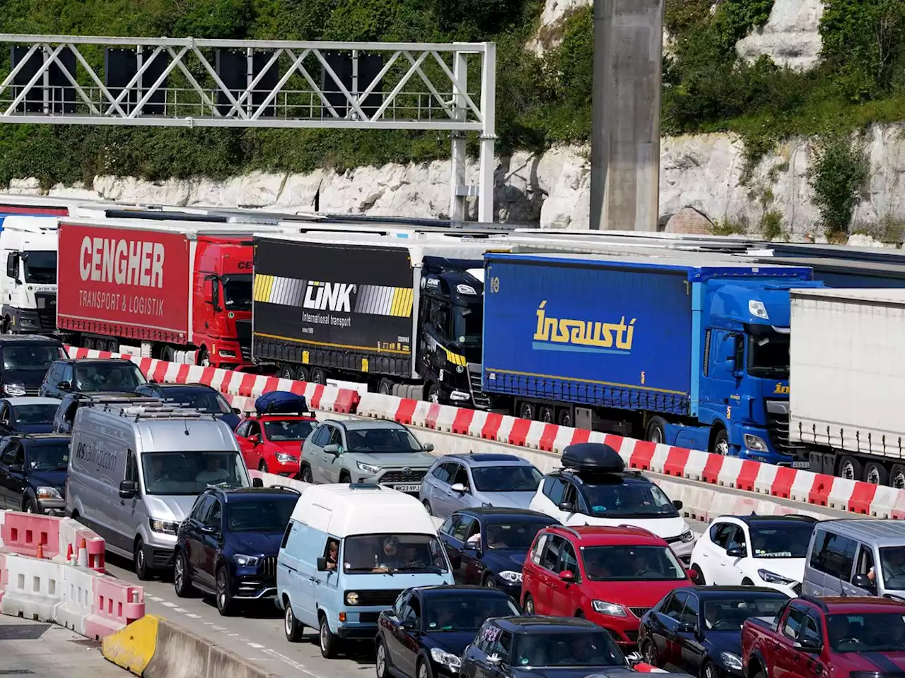 Dover warns of two-and-a-half hour summer getaway queues