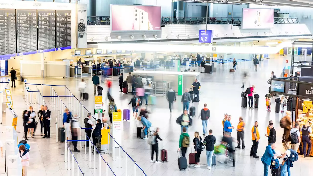 Flughäfen im Sommer-Stress: Wieso Reisende nicht zu früh am Check-In sein sollten