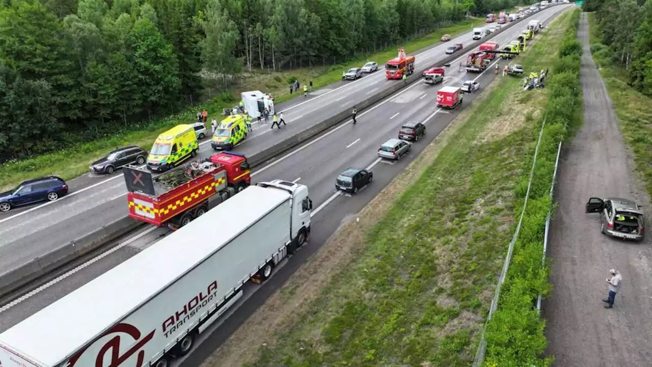 Två olyckor på E4 utanför Norrköping – nio personer förda till sjukhus