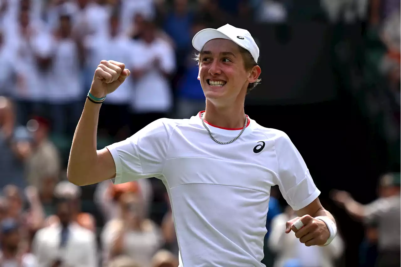 Searle becomes first Briton to win Wimbledon boys' title since England football hero's son