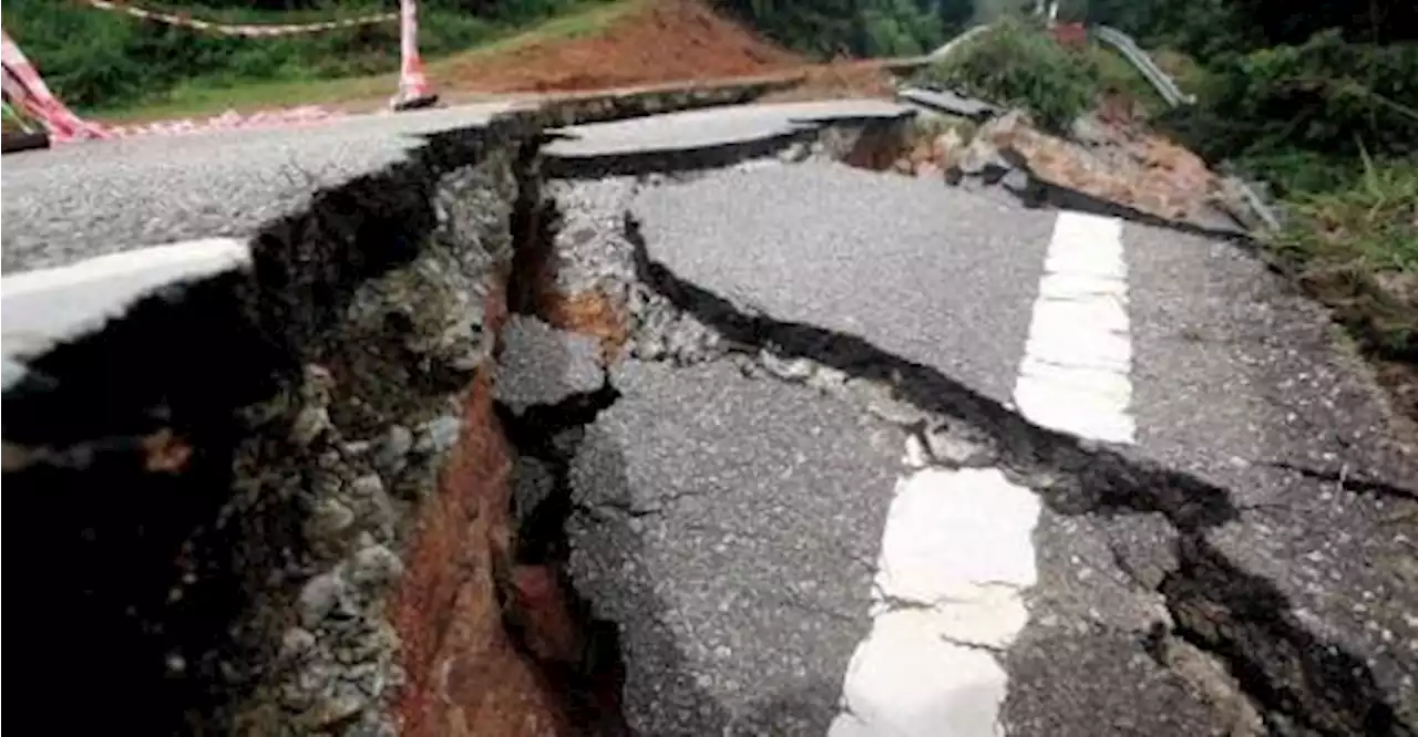 Jalan Balik Pulau-Teluk Bahang closed due to soil erosion