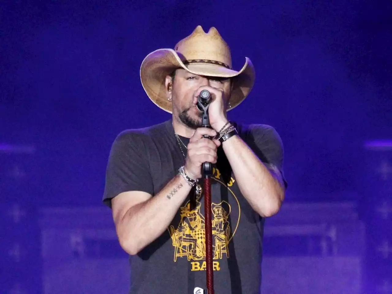 COMIN' IN HOT!: Jason Aldean cuts short gig due to heat exhaustion